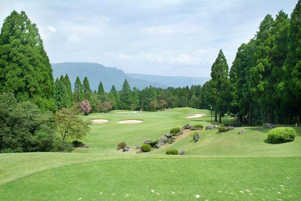 熊本県ゴルフ場-コスギリゾート阿蘇ハイランドゴルフコース